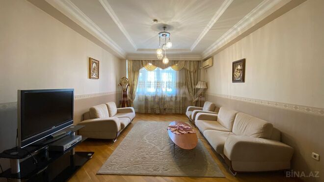 Сдаётся 3-комн. новостройка 140 м², м. Низами, photo 1 from 21