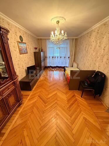 Продаётся 3-комн. вторичка 70 м², м. Кара Караев, photo 3 from 12