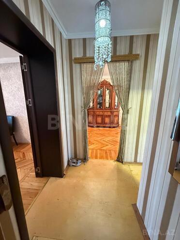 Продаётся 3-комн. вторичка 70 м², м. Кара Караев, photo 5 from 12