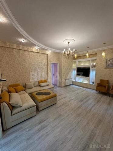 Сдаётся 3-комн. новостройка 100 м², м. Низами, photo 1 from 18