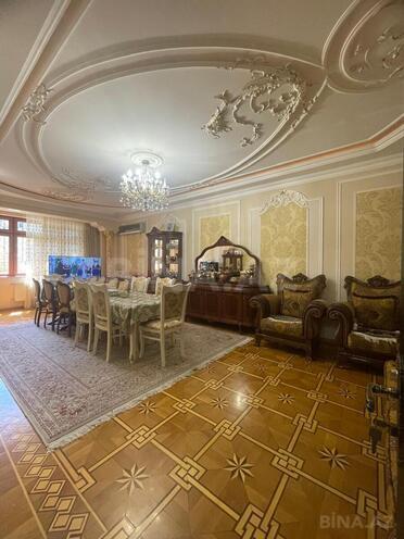 Продаётся 4-комн. новостройка 180 м², м. Кара Караев, photo 1 from 18