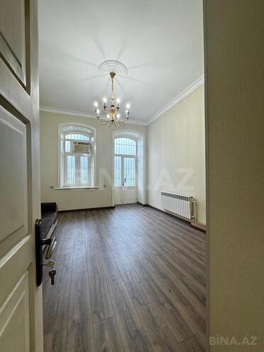 İcarəyə verilir 3 otaqlı köhnə tikili 90 m², Sahil m., photo 3 from 14