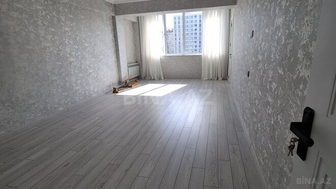 Продаётся 3-комн. вторичка 70 м², м. Иншаатчылар, photo 1 from 13
