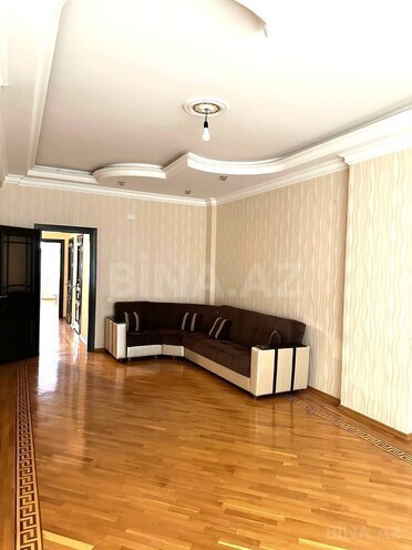 Сдаётся 3-комн. новостройка 135 м², м. Нефтчиляр, photo 1 from 12