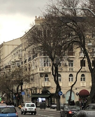 Satılır 2 otaqlı köhnə tikili 45 m², Elmlər Akademiyası m., photo 1 from 10