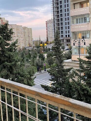Satılır 1 otaqlı köhnə tikili 35 m², Elmlər Akademiyası m., photo 1 from 11
