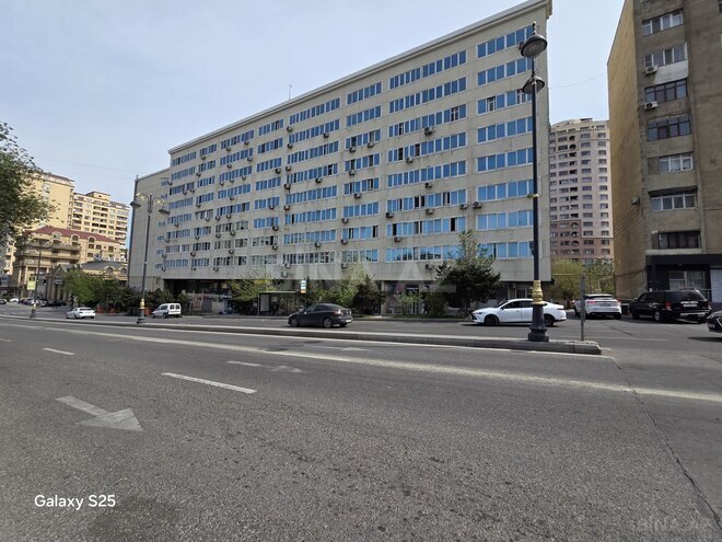 Продаётся 2-комн. вторичка 55 м², м. Иншаатчылар, photo 1 from 9