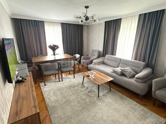 Продаётся 2-комн. вторичка 70 м², м. Иншаатчылар, photo 1 from 12