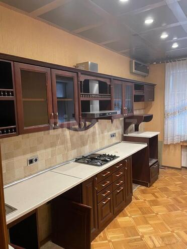 Сдаётся 3-комн. новостройка 135 м², м. Низами, photo 5 from 11