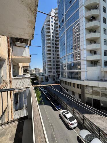 Продаётся 2-комн. вторичка 60 м², м. Элмляр Академиясы, photo 6 from 13
