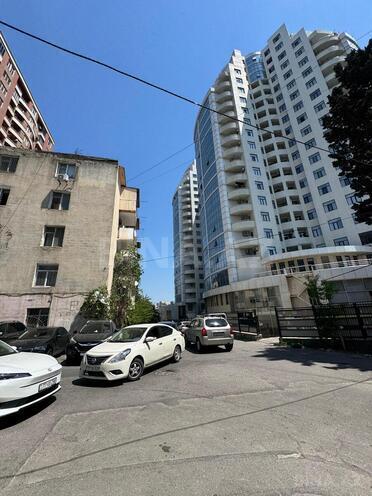 Продаётся 2-комн. вторичка 60 м², м. Элмляр Академиясы, photo 1 from 13
