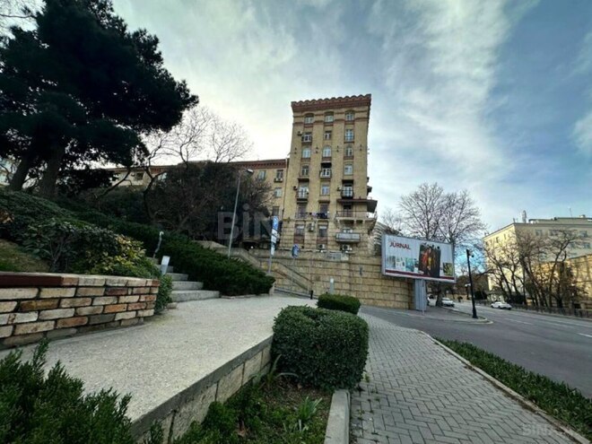 Продаётся 2-комн. вторичка 60 м², м. Низами, photo 1 from 12