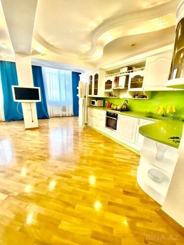 Сдаётся 2-комн. новостройка 80 м², м. 8 ноября, photo 1 from 7