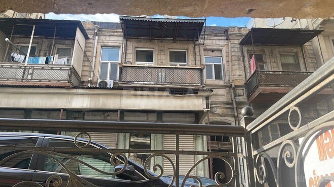 Satılır 2 otaqlı köhnə tikili 60 m², Nizami m., photo 1 from 12