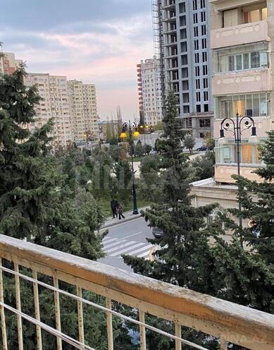 Satılır 1 otaqlı köhnə tikili 35 m², Elmlər Akademiyası m., photo 1 from 10