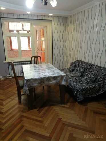 Продаётся 3-комн. вторичка 70 м², м. Кара Караев, photo 1 from 18