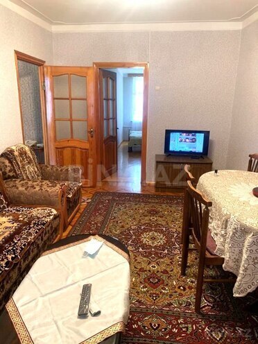 İcarəyə verilir 3 otaqlı köhnə tikili 90 m², Qara Qarayev m., photo 1 from 17