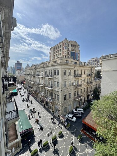 Satılır 2 otaqlı köhnə tikili 42 m², Sahil m., photo 1 from 13