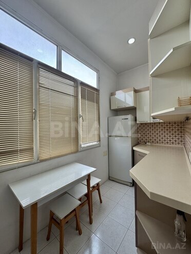 Satılır 2 otaqlı köhnə tikili 42 m², Sahil m., photo 10 from 13