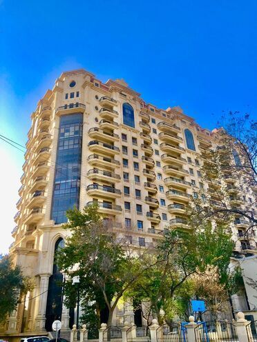 Продаётся 4-комн. новостройка 230 м², м. Низами, photo 1 from 11