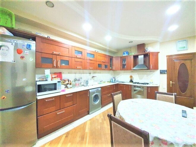 Сдаётся 3-комн. новостройка 150 м², м. Элмляр Академиясы, photo 13 from 16