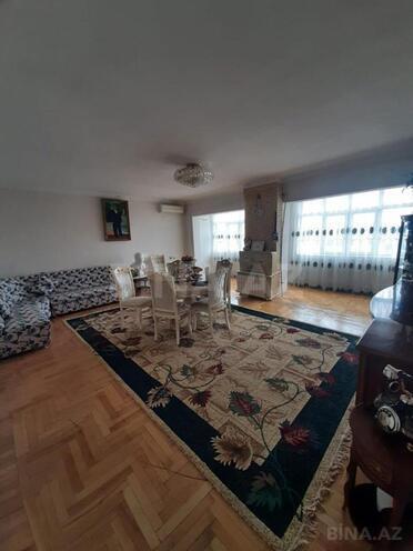 Satılır 4 otaqlı köhnə tikili 135 m², 20 Yanvar m., photo 1 from 8