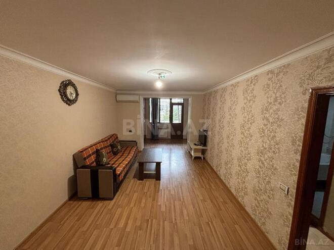 Satılır 2 otaqlı köhnə tikili 60 m², İnşaatçılar m., photo 1 from 14