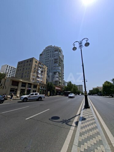 Satılır 2 otaqlı köhnə tikili 65 m², İnşaatçılar m., photo 1 from 15