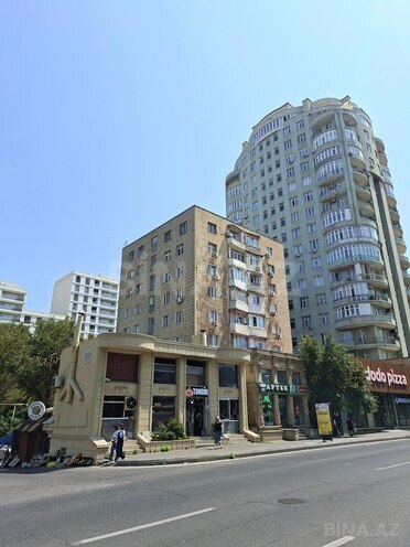Satılır 2 otaqlı köhnə tikili 65 m², İnşaatçılar m., photo 3 from 15
