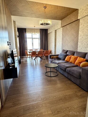 Продаётся 2-комн. новостройка 90 м², м. Иншаатчылар, photo 1 from 28