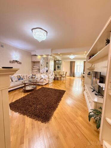 Satılır 4 otaqlı yeni tikili 165 m², 28 May m., photo 1 from 13