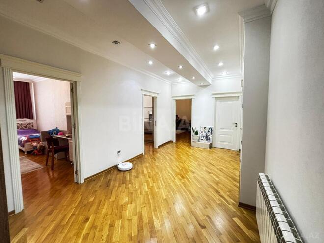Продаётся 3-комн. новостройка 120 м², м. Кара Караев, photo 1 from 16
