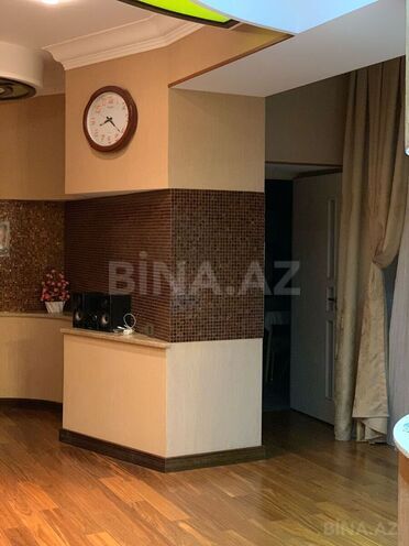 Продаётся 3-комн. вторичка 110 м², м. Низами, photo 14 from 24