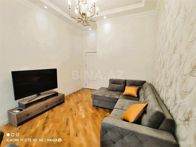 Сдаётся 3-комн. новостройка 80 м², м. Низами, photo 1 from 30