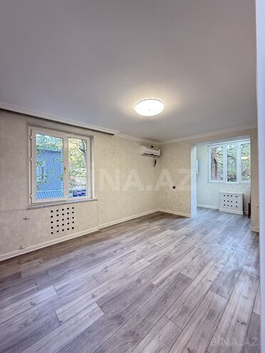 Продаётся 2-комн. вторичка 40 м², м. Иншаатчылар, photo 1 from 15