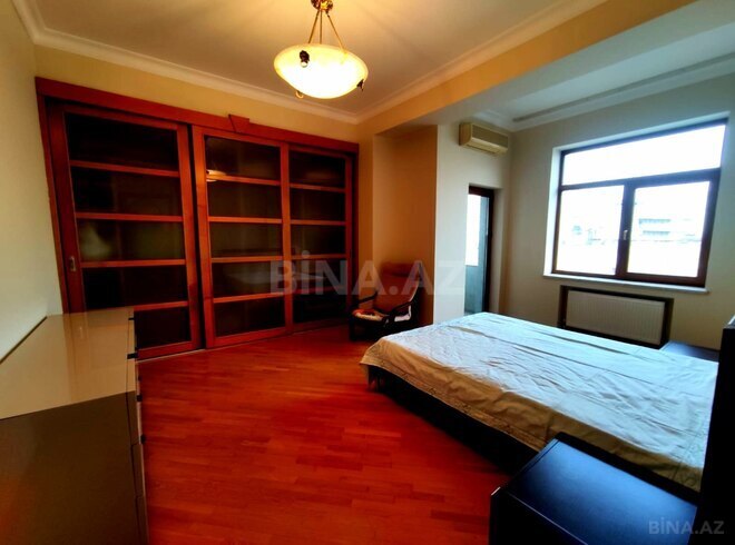 Satılır 4 otaqlı köhnə tikili 155 m², Sahil m., photo 11 from 22