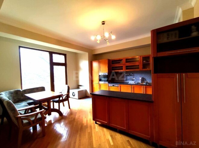 Satılır 4 otaqlı köhnə tikili 155 m², Sahil m., photo 3 from 22