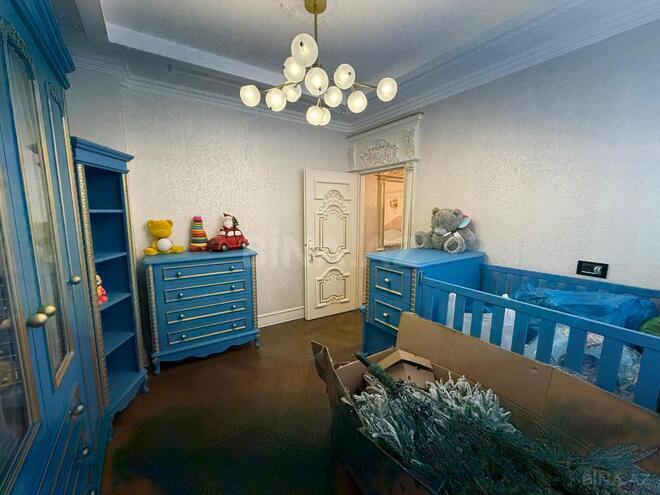 Satılır 4 otaqlı köhnə tikili 215 m², Sahil m., photo 13 from 31