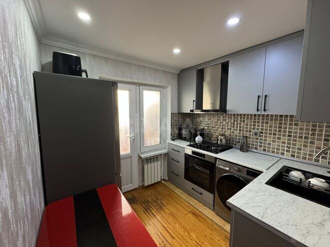 Satılır 2 otaqlı köhnə tikili 65 m², İnşaatçılar m., photo 10 from 15