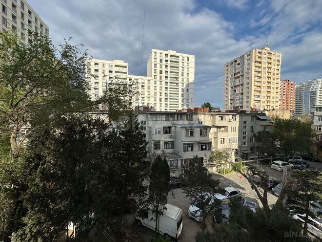 Satılır 2 otaqlı köhnə tikili 65 m², İnşaatçılar m., photo 14 from 15