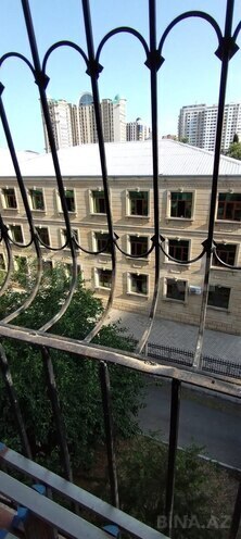 Satılır 3 otaqlı köhnə tikili 70 m², Elmlər Akademiyası m., photo 1 from 9