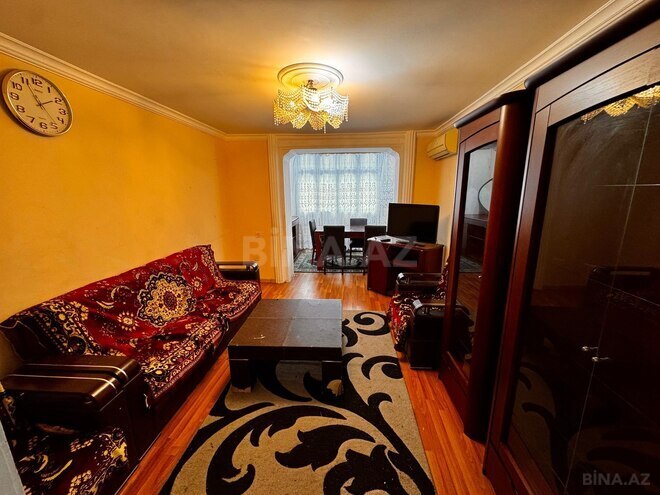 Сдаётся 3-комн. вторичка 65 м², м. Нефтчиляр, photo 1 from 11