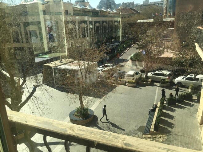 Satılır 2 otaqlı köhnə tikili 70 m², Sahil m., photo 14 from 16