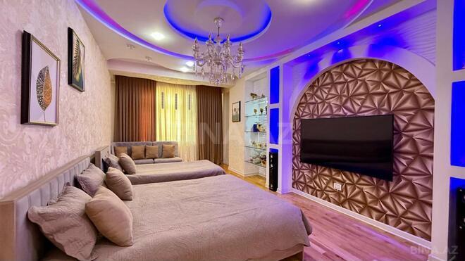 Продаётся 2-комн. новостройка 105 м², м. Кара Караев, photo 1 from 15