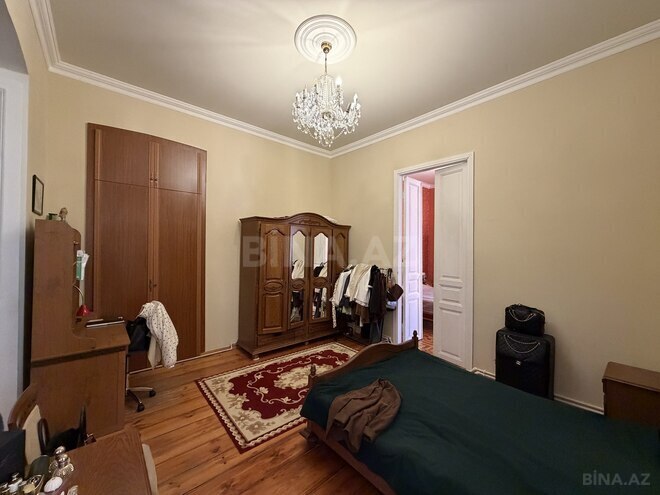 Satılır 4 otaqlı köhnə tikili 140 m², Sahil m., photo 13 from 30