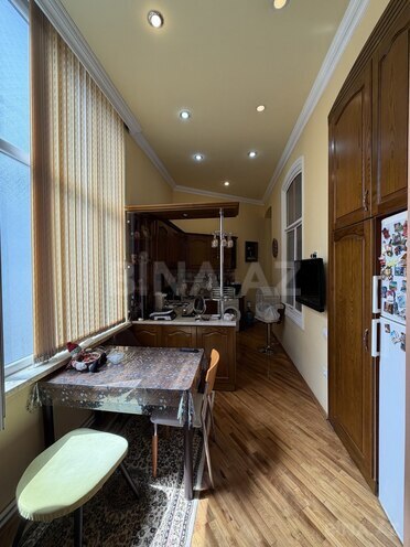 Satılır 4 otaqlı köhnə tikili 140 m², Sahil m., photo 18 from 30