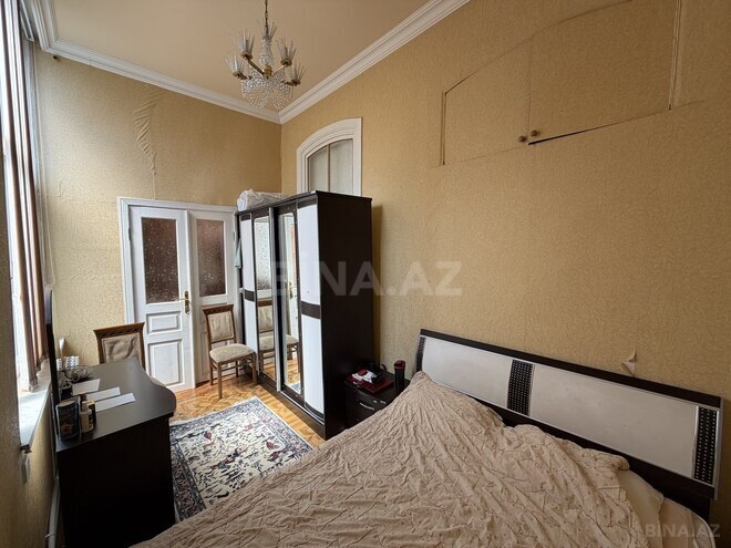 Satılır 4 otaqlı köhnə tikili 140 m², Sahil m., photo 9 from 30