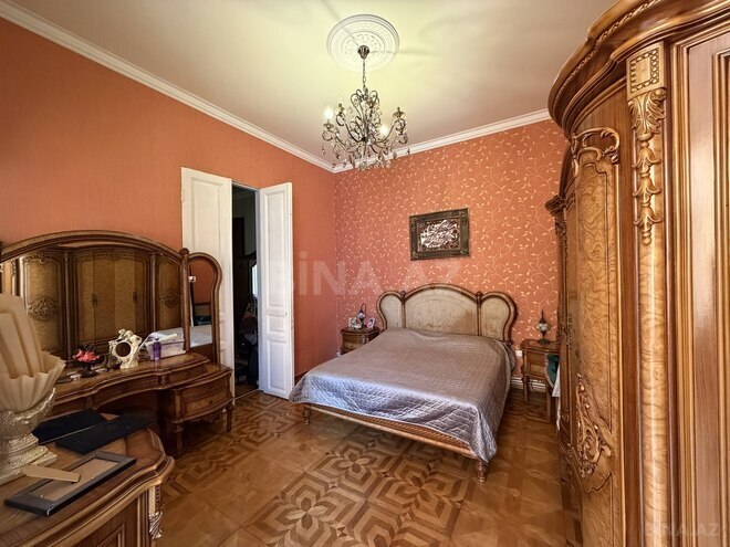 Satılır 4 otaqlı köhnə tikili 140 m², Sahil m., photo 10 from 30