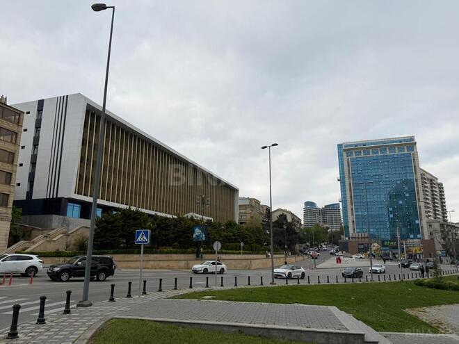 Продаётся 3-комн. вторичка 75 м², м. Низами, photo 1 from 13