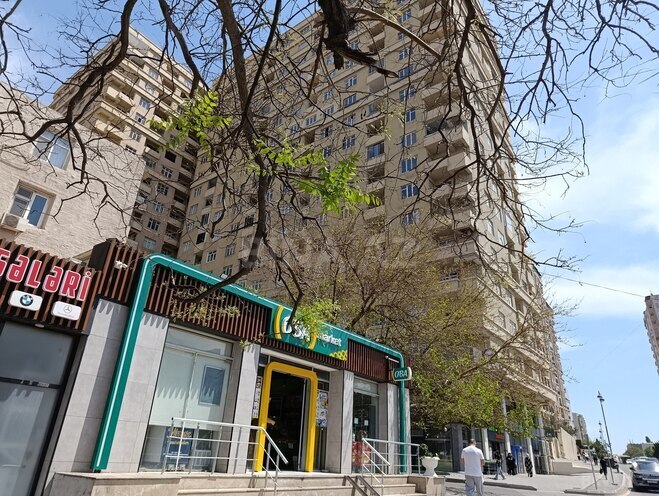 Продаётся 2-комн. новостройка 80 м², м. Элмляр Академиясы, photo 1 from 8